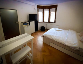 Black &White Room